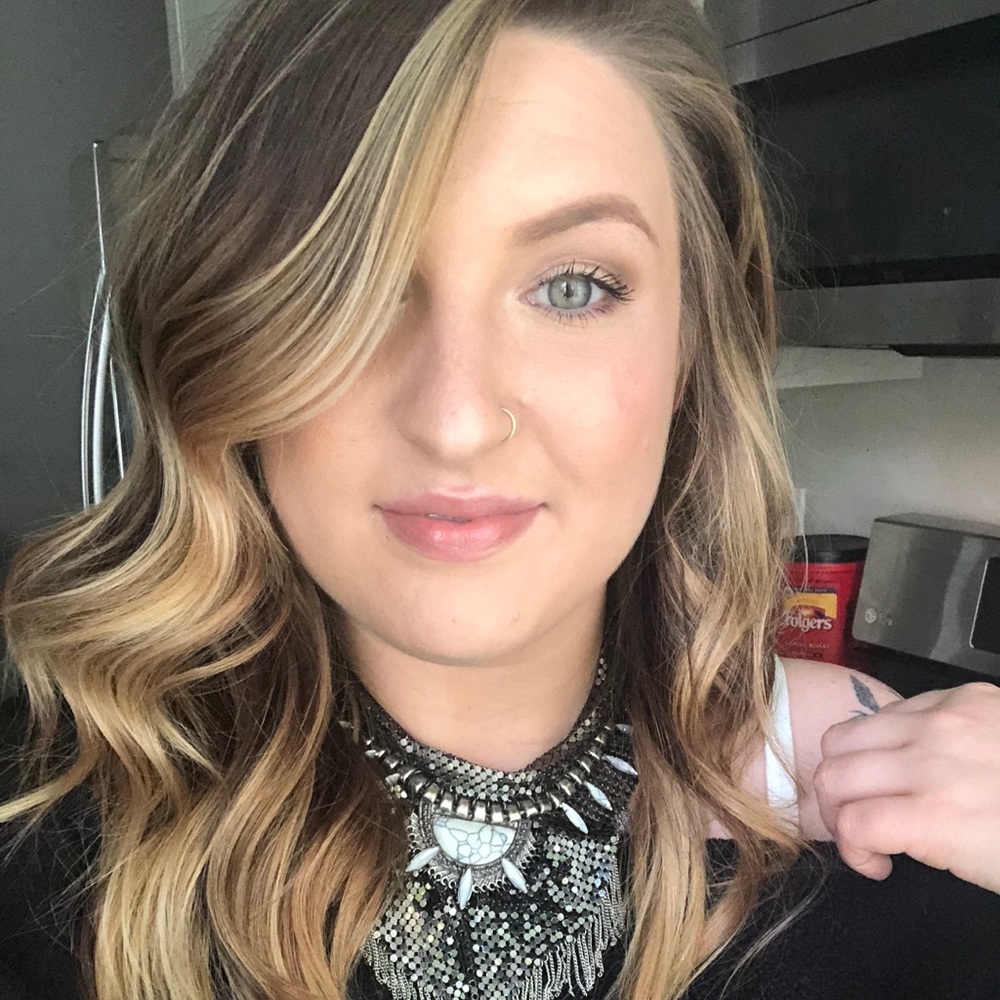 Meet your Posher, Madi rose